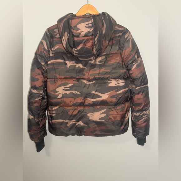 American Eagle Outfitters Camo Puffer Hooded Jacket | XS Womens - Picture 3 of 4